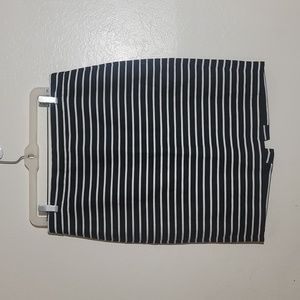 J.Crew Factory The Pencil Skirt Black White Striped Pattern sz 8 EUC